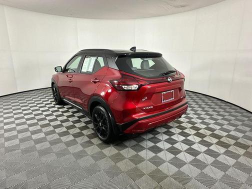 Scarlet Ember Tintcoat/Super Black 2023 Nissan Kicks SR