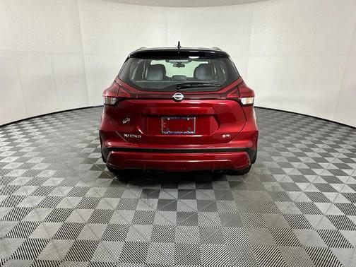 Scarlet Ember Tintcoat/Super Black 2023 Nissan Kicks SR