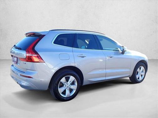 2022 Volvo XC60 B5 Momentum