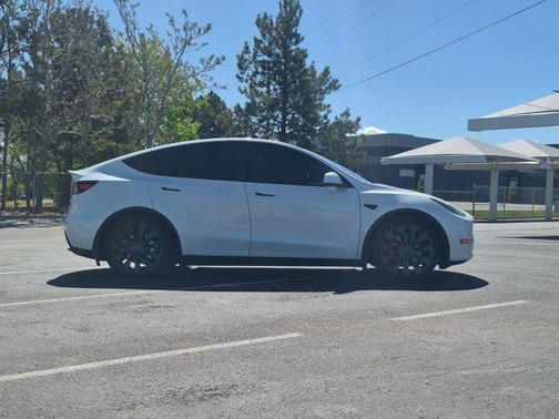 Pearl White Multi-Coat 2023 Tesla Model Y Performance Dual Motor All-Wheel Drive