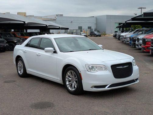 2019 Chrysler 300 Touring