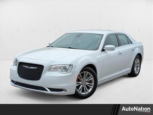 2019 Chrysler 300 Touring