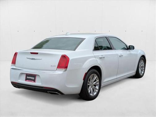 2019 Chrysler 300 Touring