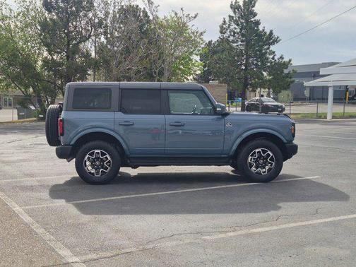 Azure Gray Metallic Tri-Coat 2025 Ford Bronco Outer Banks
