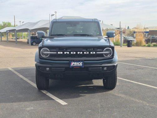 Azure Gray Metallic Tri-Coat 2025 Ford Bronco Outer Banks