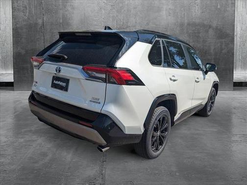 2022 Toyota RAV4 Hybrid SE