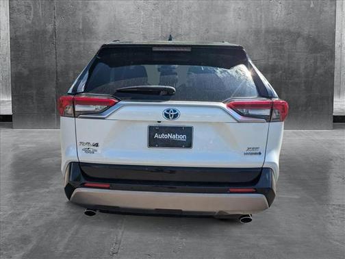 2022 Toyota RAV4 Hybrid SE