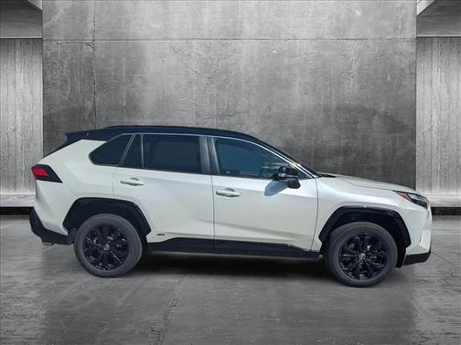 2022 Toyota RAV4 Hybrid SE