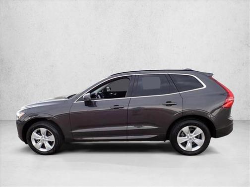 2022 Volvo XC60 B5 Momentum