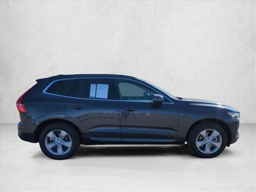 2022 Volvo XC60 B5 Momentum