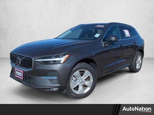 2022 Volvo XC60 B5 Momentum