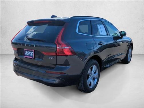 2022 Volvo XC60 B5 Momentum