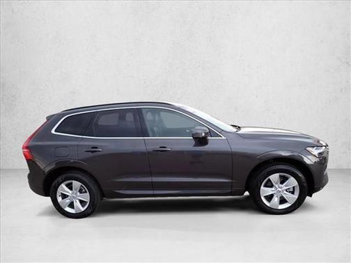 2022 Volvo XC60 B5 Momentum