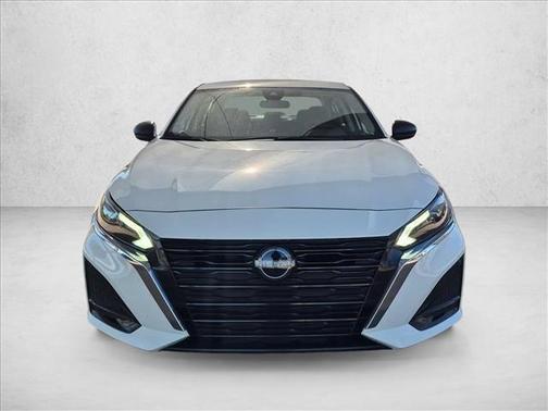 Glacier White 2025 Nissan Altima SV FWD