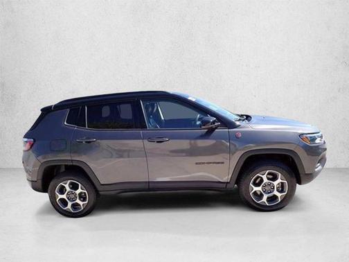 Granite Crystal Metallic Clearcoat 2022 Jeep Compass Trailhawk