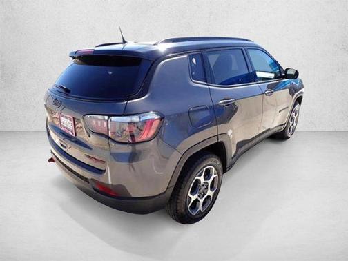 Granite Crystal Metallic Clearcoat 2022 Jeep Compass Trailhawk