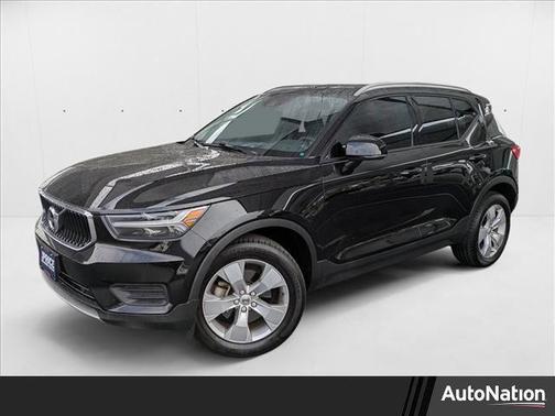 2022 Volvo XC40 T5 Momentum