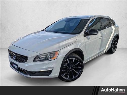 2017 Volvo V60 Cross Country T5 Platinum