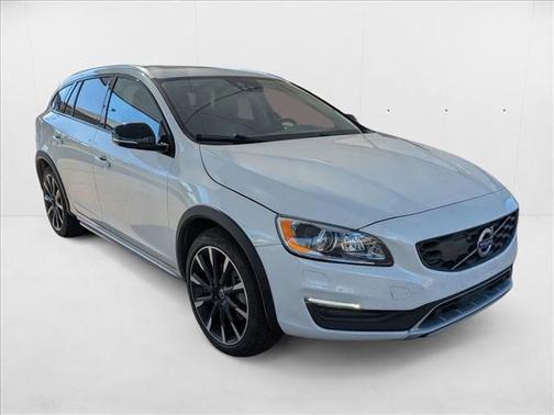 2017 Volvo V60 Cross Country T5 Platinum