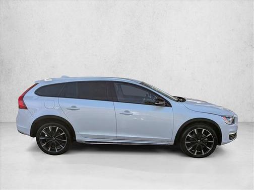 2017 Volvo V60 Cross Country T5 Platinum