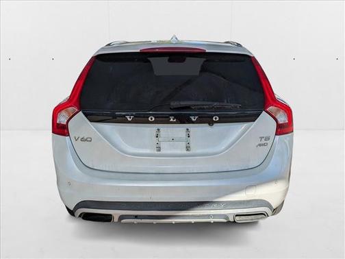 2017 Volvo V60 Cross Country T5 Platinum