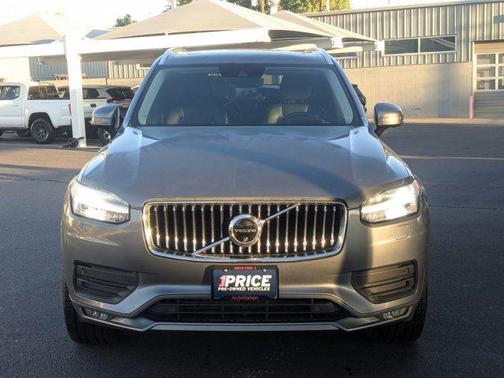 2020 Volvo XC90 T6 Momentum