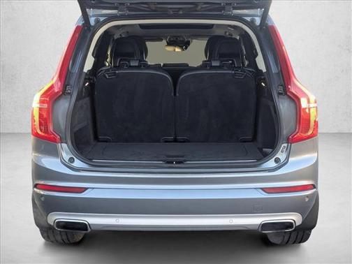 2020 Volvo XC90 T6 Momentum