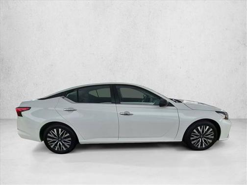 Pearl White Tricoat 2024 Nissan Altima 2.5 SV
