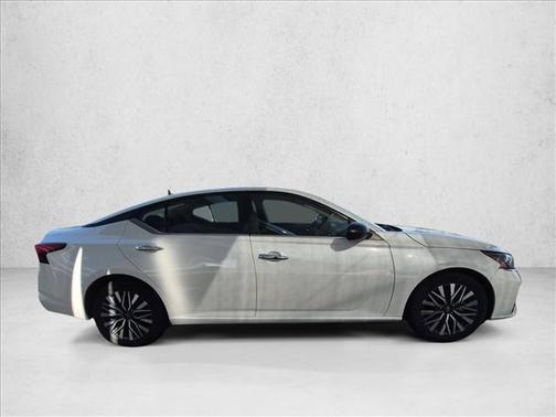 Pearl White Tricoat 2024 Nissan Altima 2.5 SV