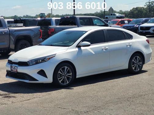 Snow White Pearl 2024 Kia Forte LXS