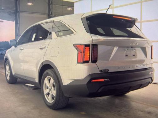 2022 Kia Sorento LX