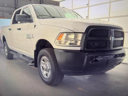 2017 RAM 2500 Tradesman Crew Cab 4x4 6'4' Box