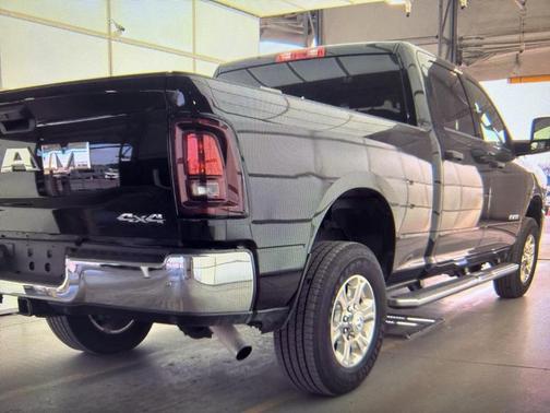 2025 RAM 2500 Big Horn Crew Cab 4x4 6'4' Box