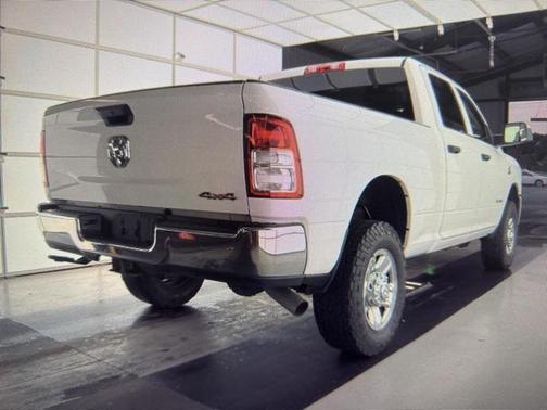 2020 RAM 2500 Tradesman Crew Cab 4X4 6'4' Box