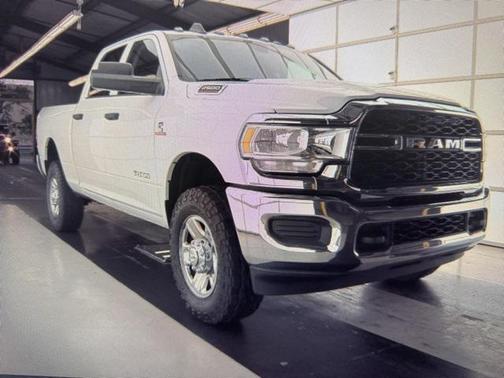 2020 RAM 2500 Tradesman Crew Cab 4X4 6'4' Box