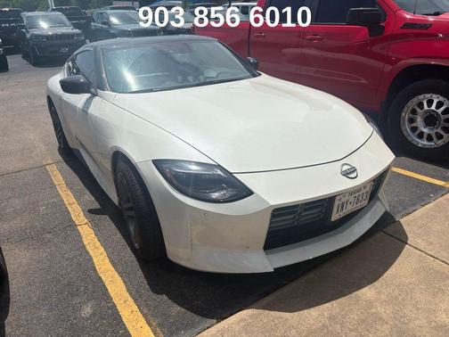 Pearl White Tricoat/Super Black 2025 Nissan Z Sport Automatic Transmission