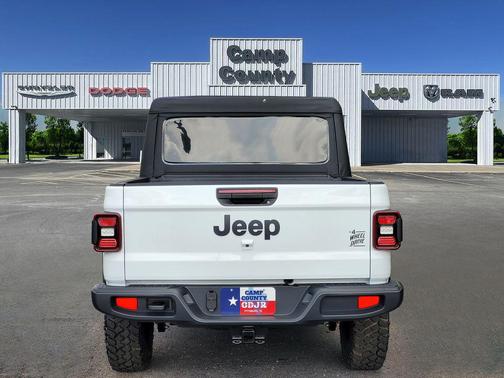 Bright White Clearcoat 2026 Jeep Gladiator Willys 4x4