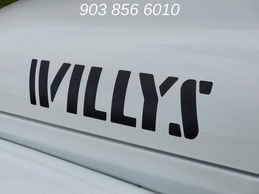Bright White Clearcoat 2026 Jeep Gladiator Willys 4x4