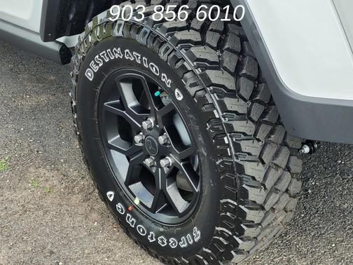 Bright White Clearcoat 2026 Jeep Gladiator Willys 4x4