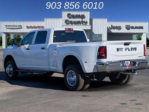 Bright White Clearcoat 2026 RAM 3500 Tradesman Crew Cab 4x4 8' Box