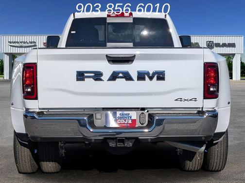 Bright White Clearcoat 2026 RAM 3500 Tradesman Crew Cab 4x4 8' Box
