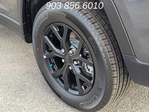 Baltic Gray Metallic Clearcoat 2026 Jeep Grand Cherokee Altitude