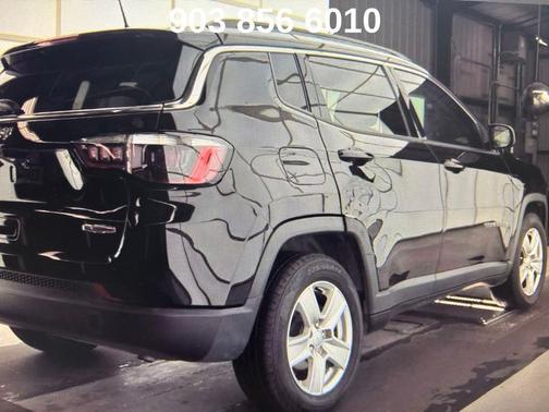 Diamond Black Crystal Pearlcoat 2022 Jeep Compass Latitude