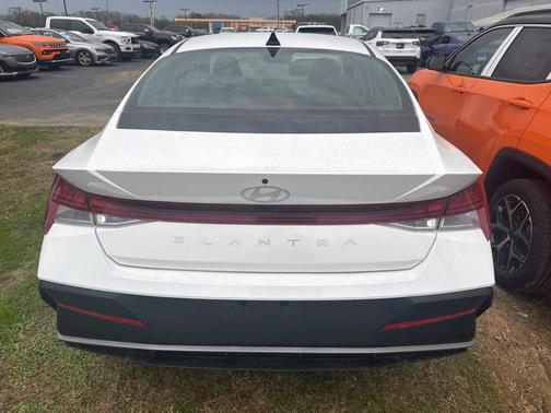 2025 Hyundai ELANTRA SEL