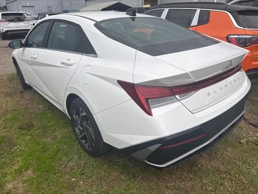 2025 Hyundai ELANTRA SEL