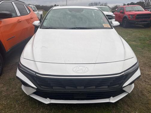 2025 Hyundai ELANTRA SEL