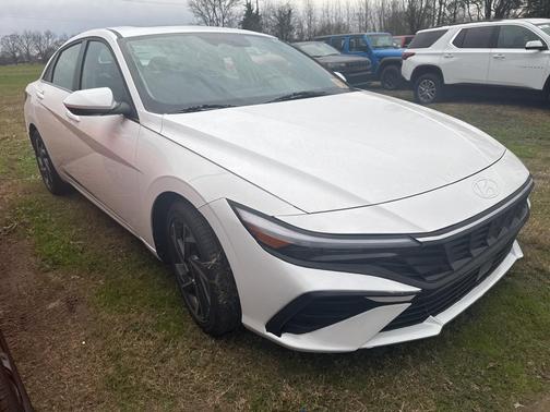 2025 Hyundai ELANTRA SEL