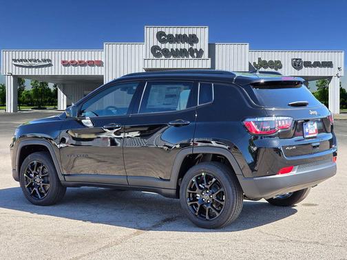 Diamond Black Crystal Pearlcoat 2026 Jeep Compass Latitude