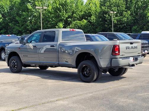 Ceramic Gray Clearcoat 2026 RAM 3500 Lone Star Crew Cab 4x4 8' Box