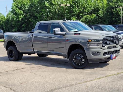 Ceramic Gray Clearcoat 2026 RAM 3500 Lone Star Crew Cab 4x4 8' Box